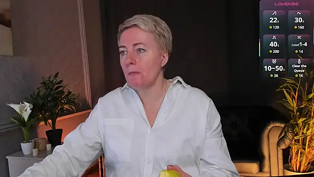 Nika Smit online show from 18, 4, 2026