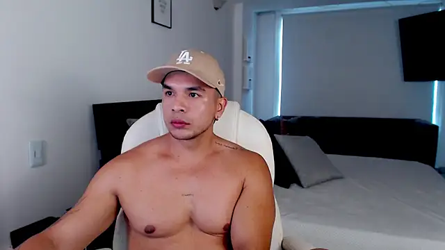 estebandelouis online show from 28, 1, 2025