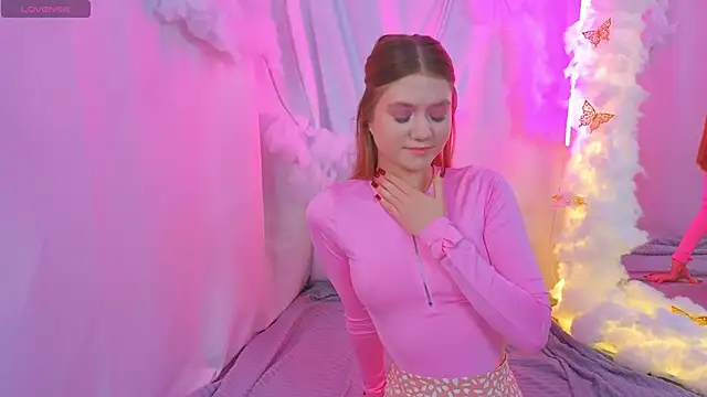 AlisiaSpinnet  online show from 4, 11, 2025