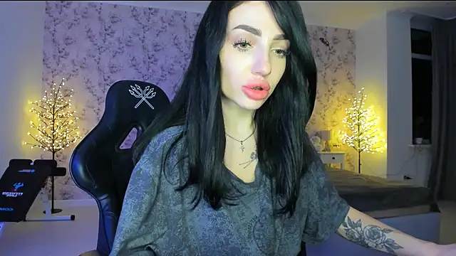 Snapshot of NancyLovee_ chatting on 21, 12, 2025 NancyLovee online show from 21, 12, 2025