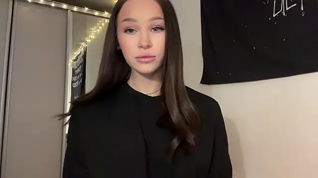 ur molly online show from 25, 3, 2026