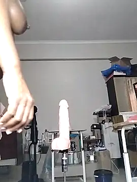 QUEENSHEBAxx01 online show from 9, 4, 2026