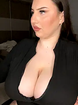 KarinaCelinne online show from 2, 12, 2025