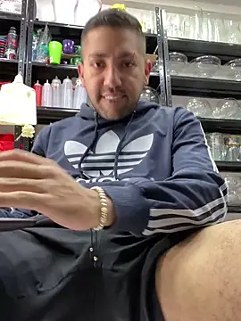 JuanZapata33 online show from 30, 1, 2025