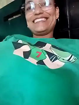 Snapshot of luna_hell chatting on 11, 11, 2025 luna hell online show from 11, 11, 2025