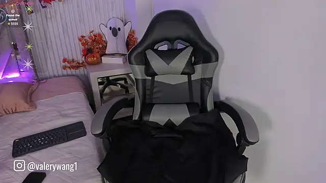 Valery wang online show from 13, 10, 2025