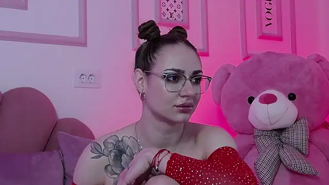 Abby  White online show from 18, 3, 2025