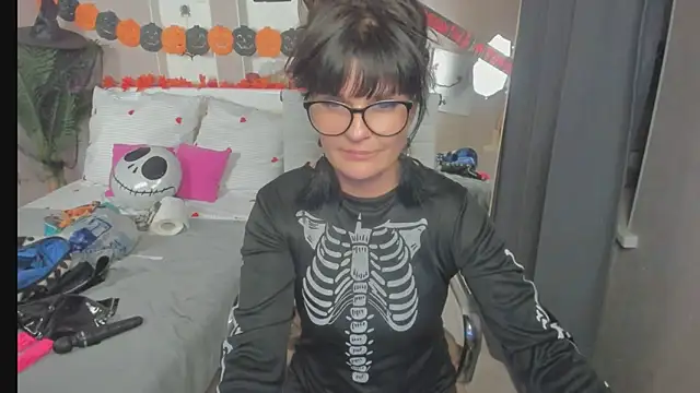 Snapshot of EricaAndPenelopa chatting on 1, 11, 2025 EricaAndPenelopa online show from 1, 11, 2025