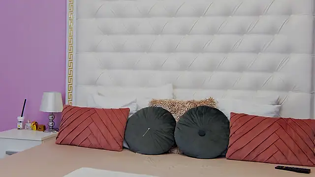 Lenna Paul online show from 13, 3, 2025