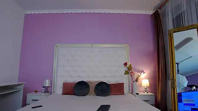 Lenna Paul online show from 11, 2, 2026