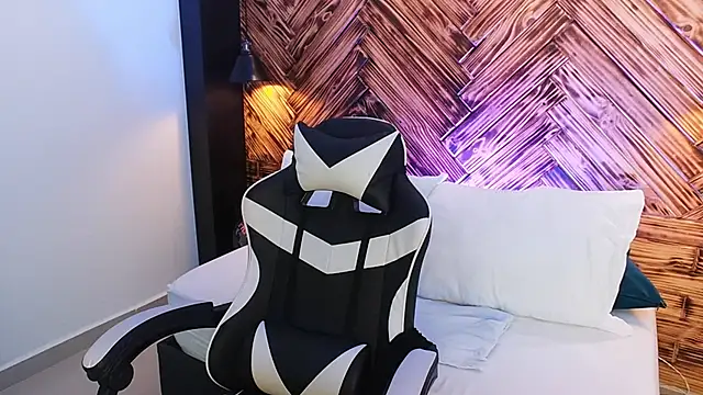 emma collson online show from 22, 11, 2025