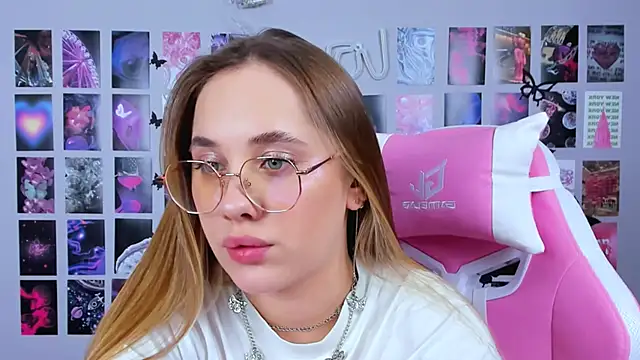 MiaMilas online show from 7, 2, 2025