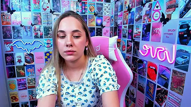 MiaMilas online show from 6, 10, 2025