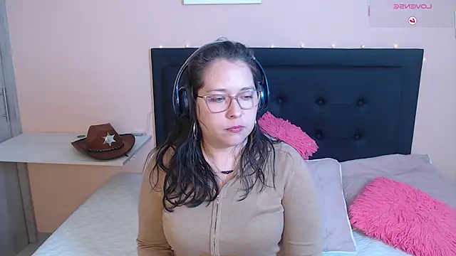 May Carlier online show from 4, 10, 2025