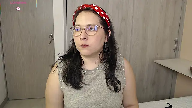 May Carlier online show from 9, 10, 2025