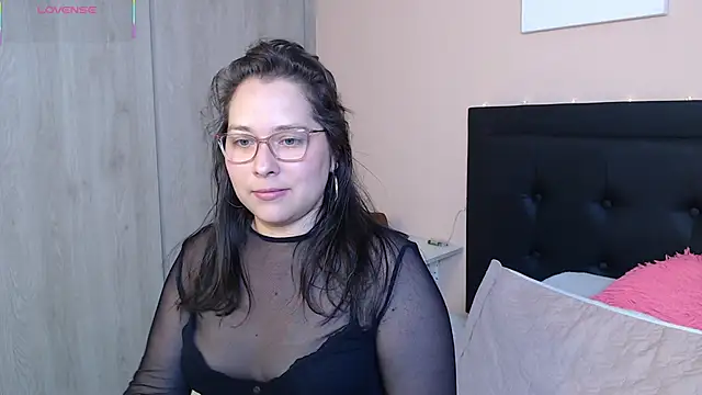 May Carlier online show from 14, 10, 2025