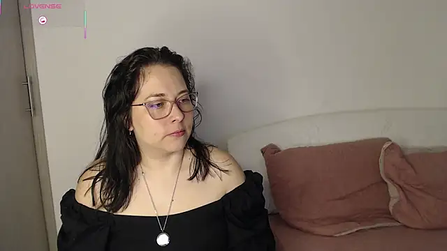 May Carlier online show from 5, 4, 2026