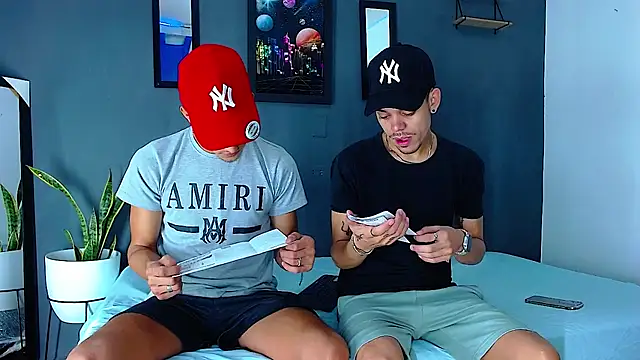 Snapshot of Friendsofeverything_ chatting on 22, 12, 2024 Friendsofeverything  online show from 22, 12, 2024