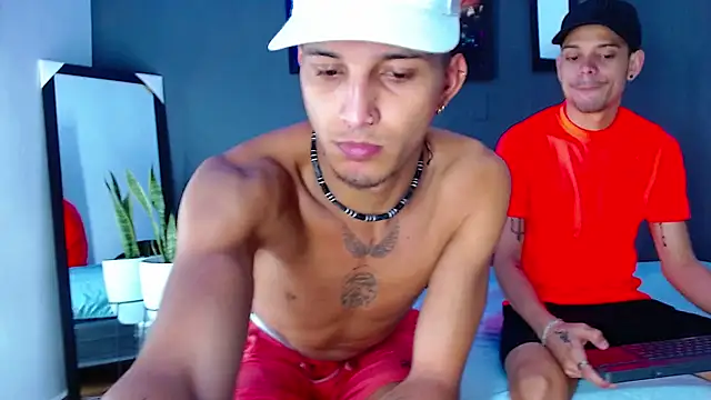 Snapshot of Friendsofeverything_ chatting on 23, 12, 2024 Friendsofeverything  online show from 23, 12, 2024