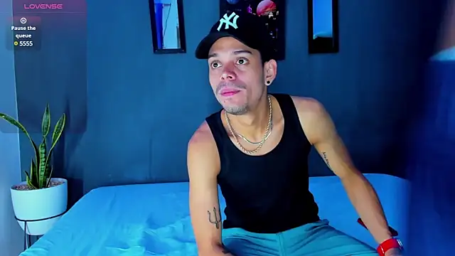 Snapshot of Friendsofeverything_ chatting on 4, 2, 2025 Friendsofeverything  online show from 4, 2, 2025