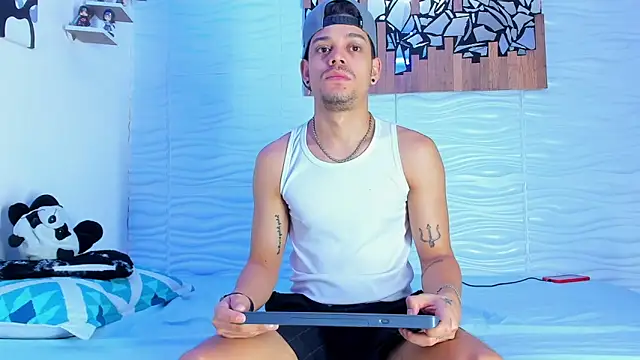 Snapshot of Friendsofeverything_ chatting on 9, 9, 2025 Friendsofeverything  online show from 9, 9, 2025