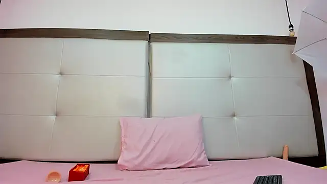 Alisson Freckles online show from 1, 2, 2025