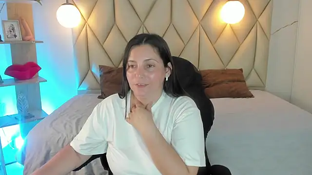Snapshot of angelswets chatting on 20, 6, 2026 angelswets online show from 20, 6, 2026