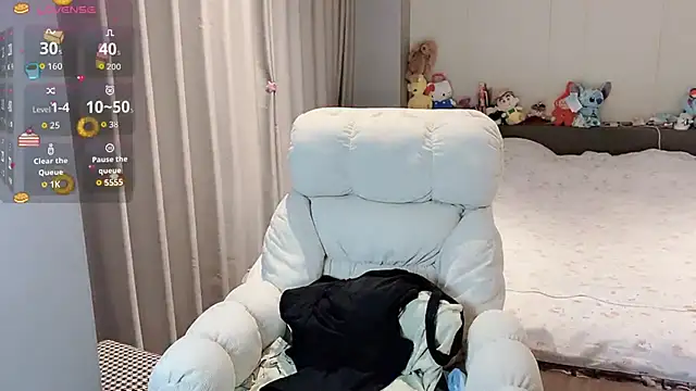 qiqi-666 online show from 2, 10, 2025