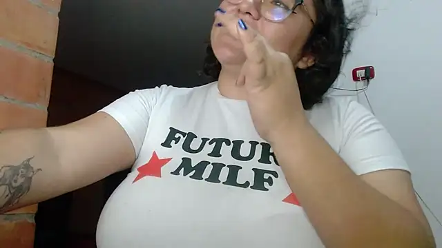 CinnamonCookiez online show from 7, 1, 2025