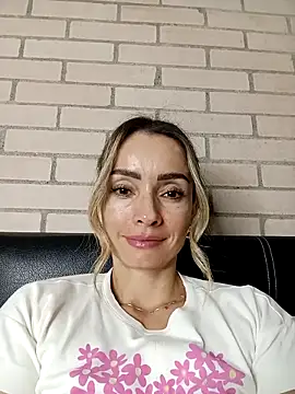 Loly Horny online show from 9, 4, 2026