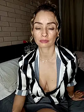 Loly Horny online show from 7, 5, 2026