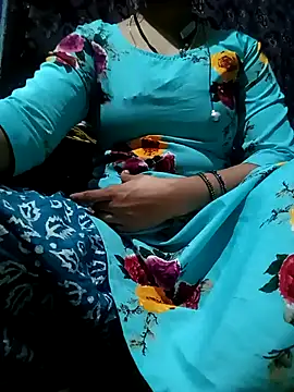 Snapshot of gunjan22 chatting on 8, 12, 2024 gunjan22 online show from 8, 12, 2024