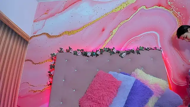 Taylor  cooper online show from 28, 2, 2025