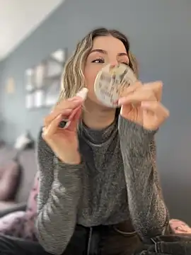 Mia Ethan online show from 13, 3, 2026