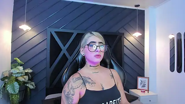 Alahia Dangelo online show from 18, 9, 2025