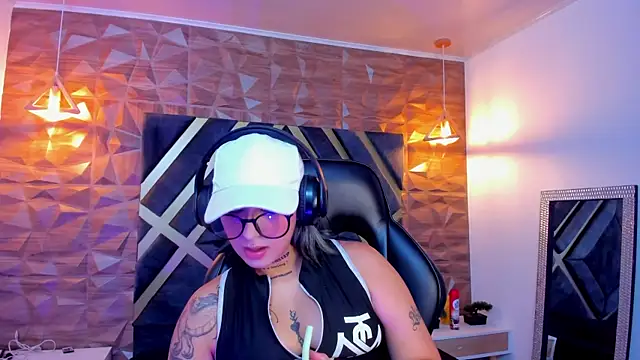 Alahia Dangelo online show from 3, 10, 2025