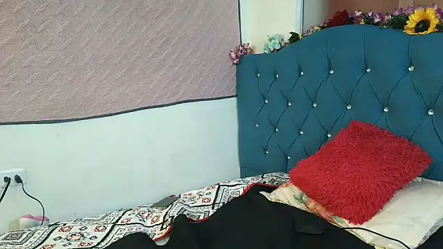 Milkdulce1 online show from 10, 2, 2026