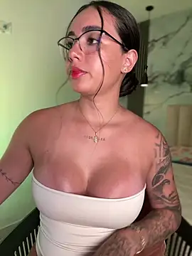 Snapshot of Pink_Jazmin chatting on 23, 4, 2026 Pink Jazmin online show from 23, 4, 2026