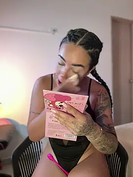 Snapshot of Pink_Jazmin chatting on 5, 5, 2026 Pink Jazmin online show from 5, 5, 2026