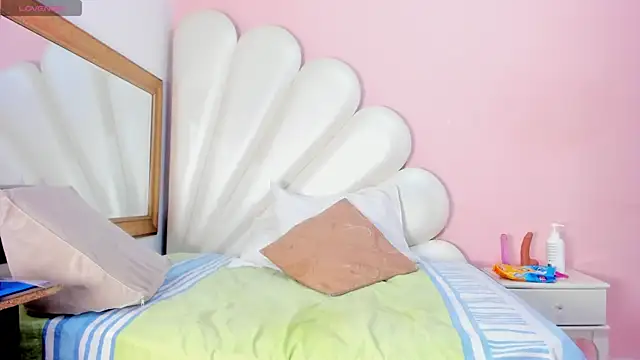 Ally Parkeer  online show from 8, 2, 2025