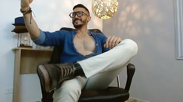 Reiko 85  online show from 26, 2, 2025