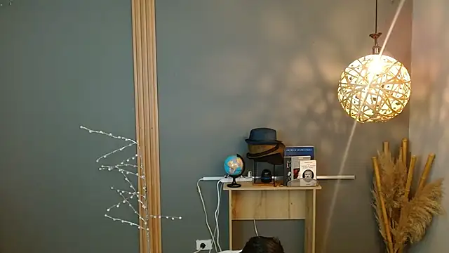 Reiko 85  online show from 13, 2, 2026