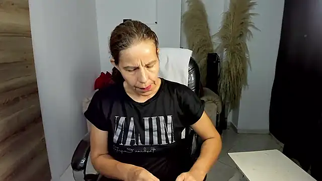 Milf karlye online show from 7, 4, 2026