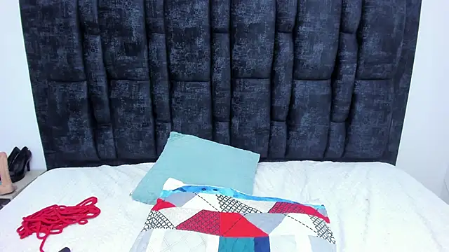 Aurora Doll  online show from 15, 4, 2026