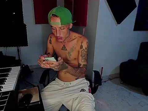 Snapshot of patrik_tattoo_ chatting on 15, 11, 2025 patrik tattoo online show from 15, 11, 2025