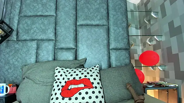 Corina Taylor  online show from 28, 2, 2025