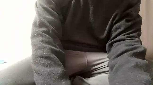 Snapshot of YU-KI00 chatting on 8, 3, 2025 YU-KI00 online show from 8, 3, 2025