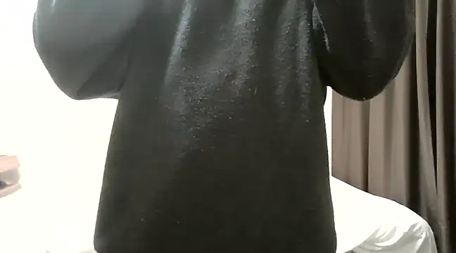 Snapshot of YU-KI00 chatting on 8, 3, 2025 YU-KI00 online show from 8, 3, 2025