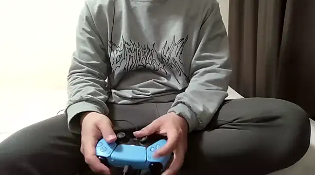 Snapshot of YU-KI00 chatting on 12, 3, 2025 YU-KI00 online show from 12, 3, 2025