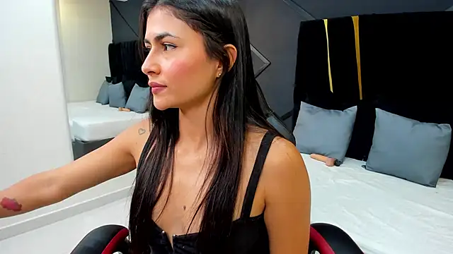 emilie xx  online show from 10, 12, 2024